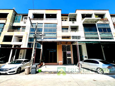 Shophouses for rent Pracha Uthit Huai Khwang : Commercial Building for Rent Town in Town, area 30 sqw 360 sqm Good Location Near Ladprao, Pracha Uthit, Ramkhamhaeng : MF26R-001