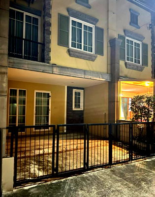 Townhouses for rent ม.เอเชียอาคเนย์ : For rent Golden Town Bangkhae 4 bedroom 3 bathroom 3 parking lot