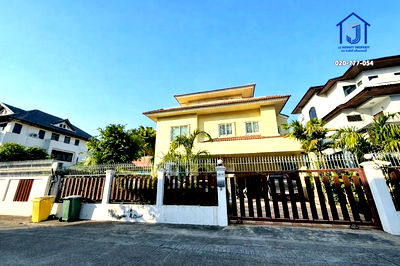 บ้านเดี่ยว วิทยาลัยพยาบาลบรมราชชนนีนนทบุรี : ขายบ้านเดี่ยว 3 ชั้น หมู่บ้านประชาชื่น เพลส ถนนประชาชื่น ใกล้รถไฟฟ้าสายสีชมพู