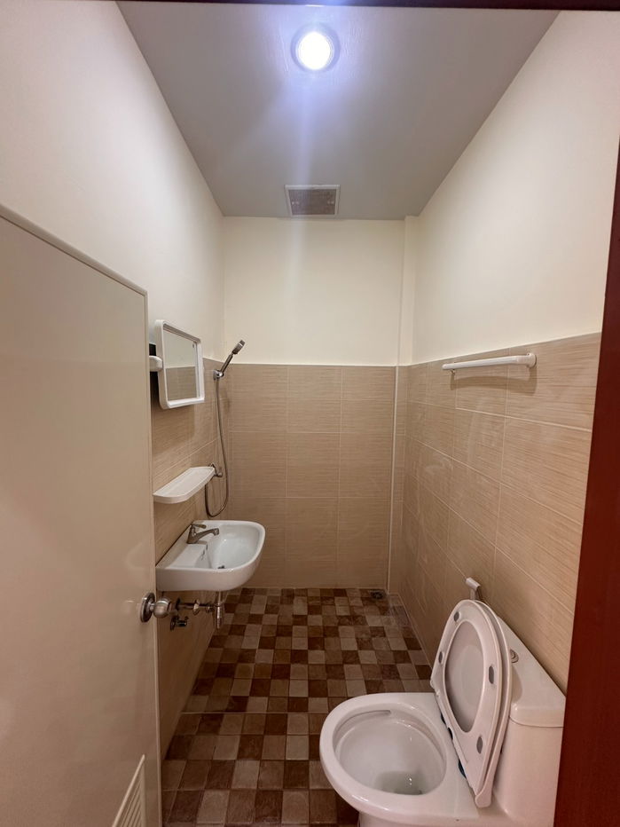 รูป ทาวน์เฮ้าส์รีโนเวทใหม่ บ้านผู้พัน ใจกลางเมืองบ้านโป่ง  - รูปที่ 4/14