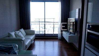 Condos for sale : 1 Bed with Bathtub Large Room City View  Fully furnished Good Location Close To MRT Thailand Cultural Centre station 220 m.  @ IVY Ampio