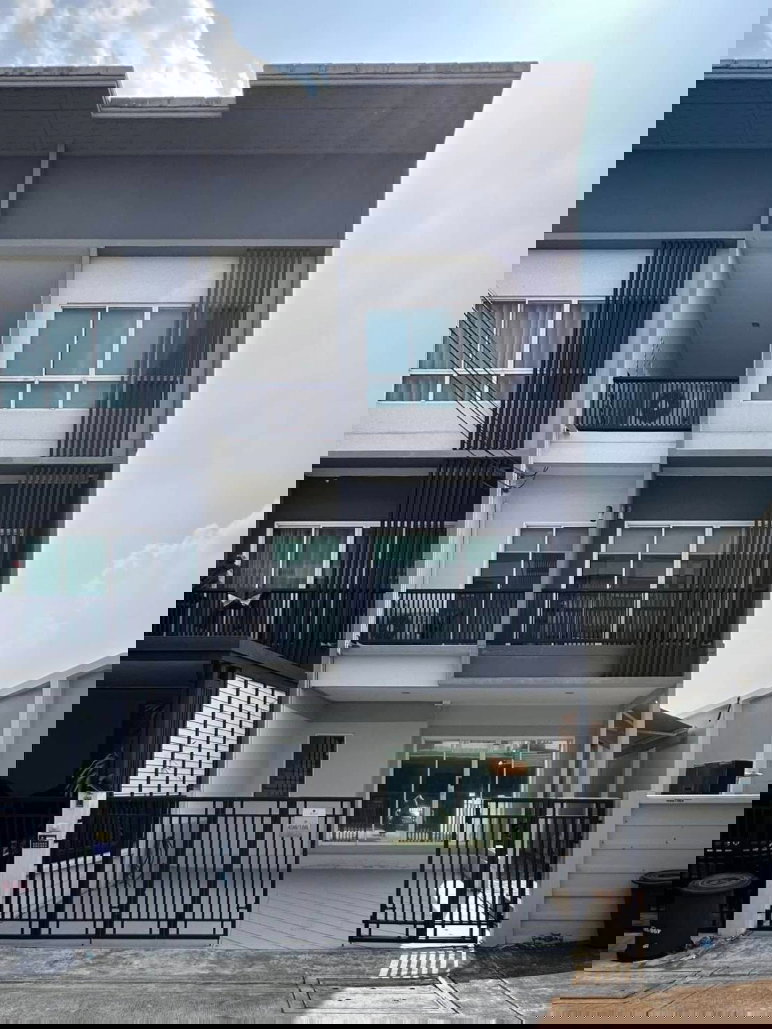 ขายทาวน์โฮม : 🔴S2418🟡 ขายถูกมาก👍 หมู่บ้านสัมมากร อเวนิว รามอินทรา-วงแหวน ทาวน์โฮมหรู 3 ชั้น 💛🧡 ✅แอดไลน์ @mproperty (มี @ ด้วย) แอดมินตอบไว