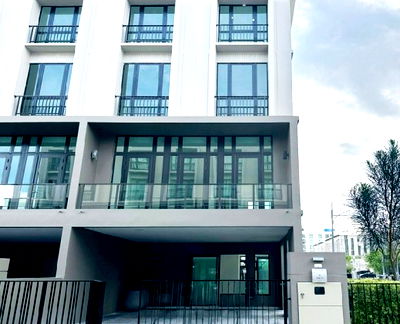 เช่าทาวน์โฮม คริสตัล ดีไซน์ เซ็นเตอร์ : ให้เช่าทาวน์โฮม 4 ชั้น โครงการ พาทิโอ รัชโยธิน / เฟอร์นิเจอร์ครบ / ใกล้ BTS สถานีรัชโยธิน/สถานีเสนานิคม