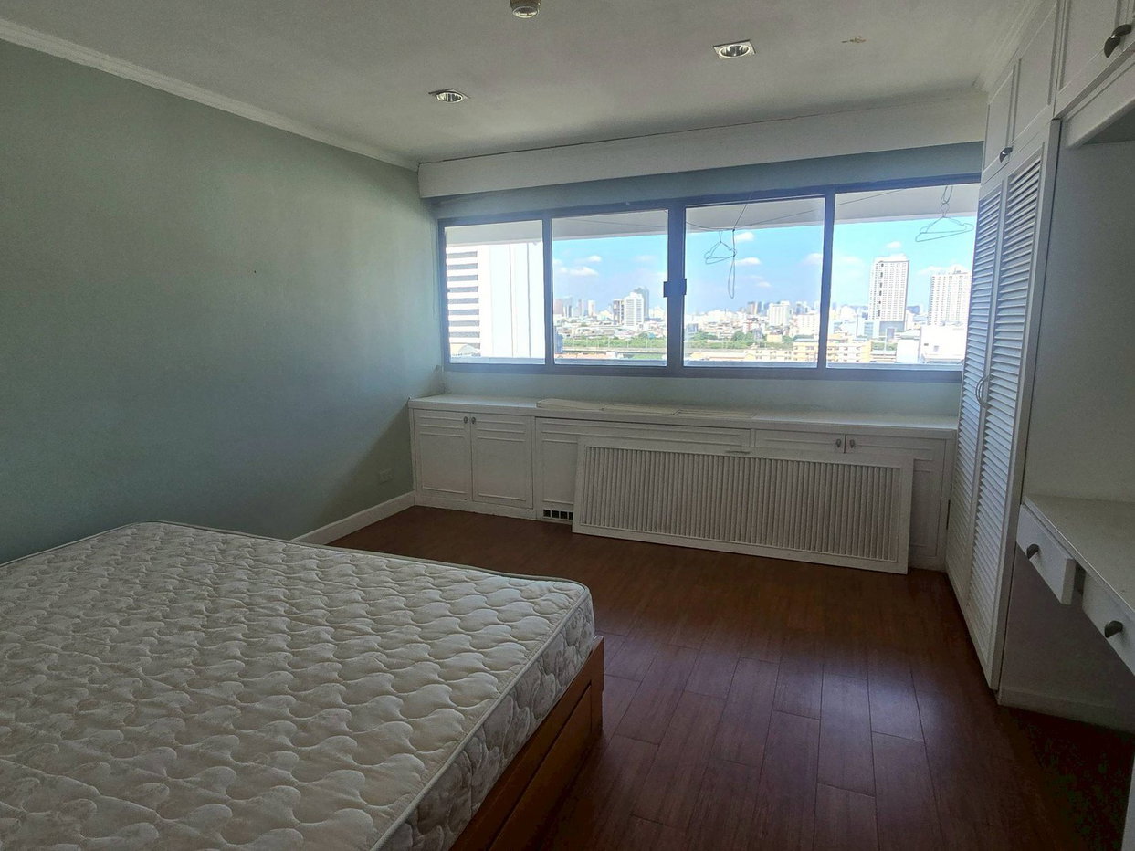 รูป LTH14086 – Condominium 180 Sq.M (Under market price) 2 Beds for Sale close to International School in Sukhumvit 15 - รูปที่ 3/4