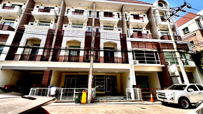 Townhouses for sale Bangkok : For Sale: 4-Storey Townhome at Premium Place Ekamai–Ramintra | Prime Location | Ideal for Living, Home Office, or Investment
