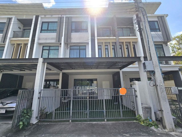 รูป ให้เช่า ทาวน์โฮม3ชั้น วิวสระว่ายน้ำ 25ตรว.อยู่ถนน รามอินทรา65 ใกล้แฟชั่นไอส์แลนด์ - รูปที่ 1/21