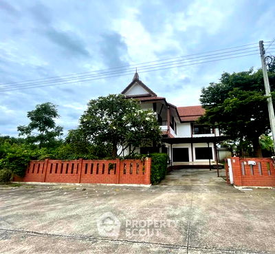 Houses for sale Prachaubkirikhan : 4-BR House at Tropical Seaview in Pak Nam Pran (ID 2605642)