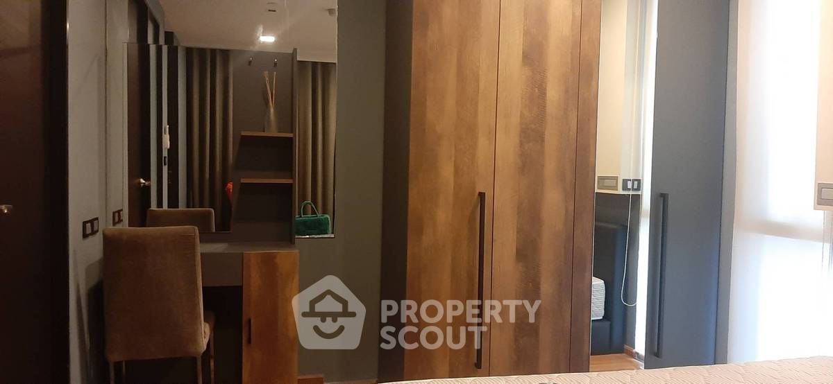 picture 2-BR 70 Sqm Condo For Sale At Quad Silom Condo, 200m To MRT Sam Yan (ID 2606231) - 11/16
