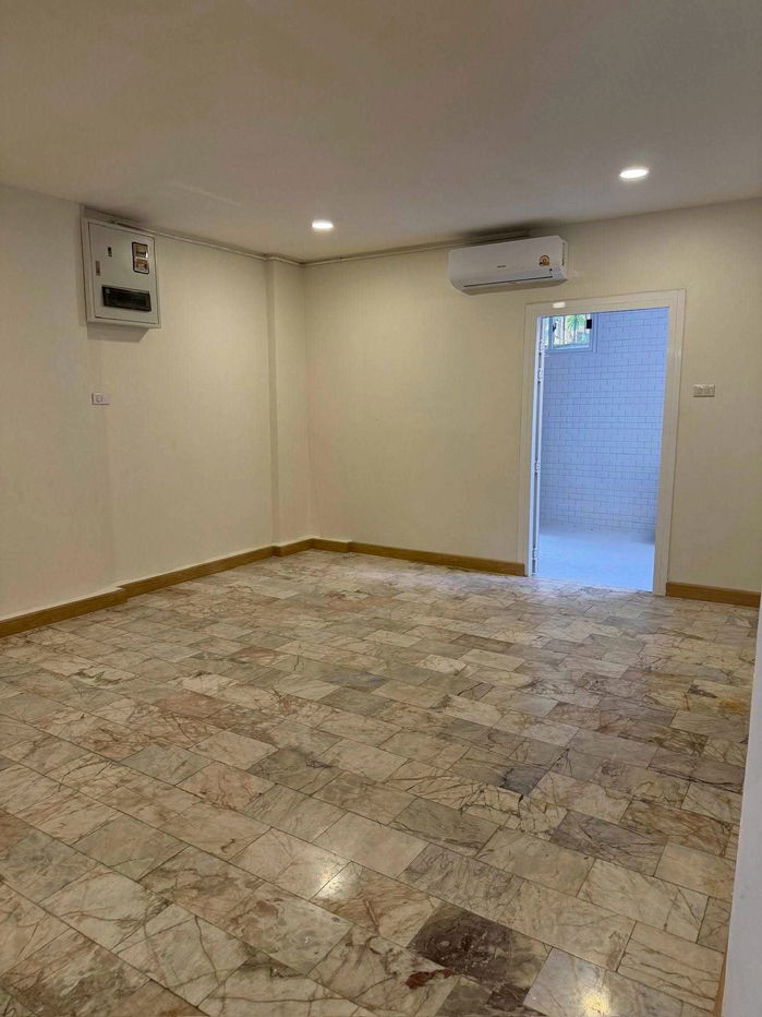 รูป LTH14258 – Townhome for Rent | Saint Louis | 300 sqm | 4 Beds 6 Baths | Near BTS Saint Louis | 60K/Month | ทาวน์โฮม/โฮมออฟฟิศให้เช่า เซนต์หลุยส์ - รูปที่ 2/8