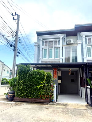 Townhouses for rent Samut Prakarn : RH020126 For rent 2-story townhome, 4 bedrooms, corner unit, at Golden Town Sukhumvit-Bearing BTS Station, near Imperial World Samrong