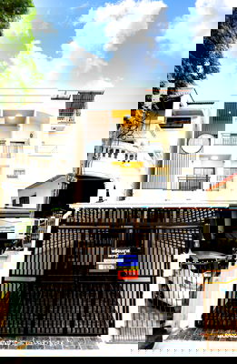 Townhouses for sale Nawamin 42 : ⭐⭐ Newly renovated 3-story townhome in Seri Thai 17. Stylish design 🏚️🏠 Strikingly beautiful with a bright white color💥💥