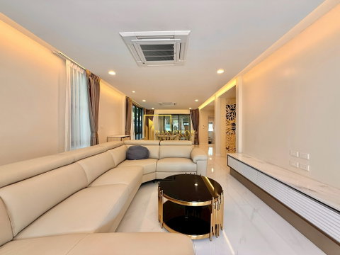Modern 4 Bedroom House in Compound For Rent in Thonglor - BR28272SH
