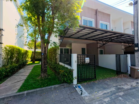 Urgent Sale! Best Value in the Project! ​Blessity Park Wongwaen-Lamlukka: Premium Corner Townhome, 3 Bedrooms, 2 Parking Spaces. 