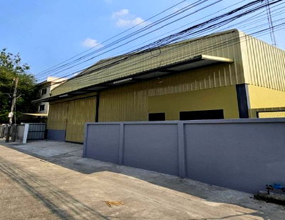 เช่าโรงงาน วิทยาลัยเทคนิคกาญจนาภิเษกมหานคร :  ให้เช่าโกดัง พร้อมสำนักงาน สร้างใหม่ (สร้างใหม่ ) / ซอยรามคำแหง / ใกล้แยกร่มเกล้า รามคำแหง /รถไฟฟ้าสายสีส้มหน้าปากซอย / เทรลเลอร์ตู้สั้นเข้าออกได้