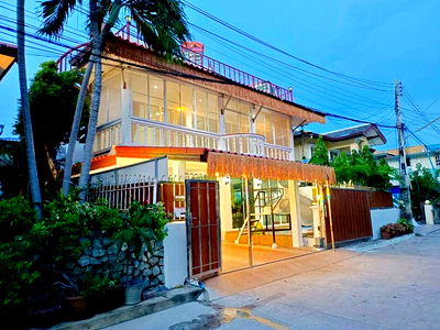 บ้านเดี่ยว วัดพระใหญ่ : Beachfront Pool Villa for Sale, Jomtien Beach