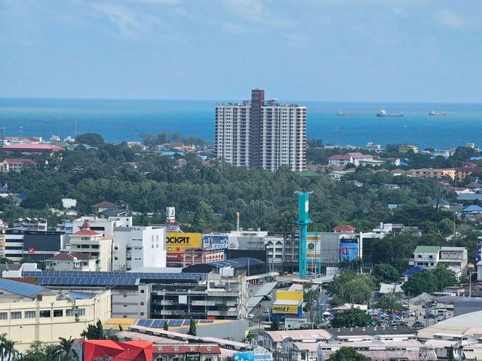 Condo for rent, Essent Rayong, next to Central Rayong shopping mall. Mall view, good price: 7,500 baht.