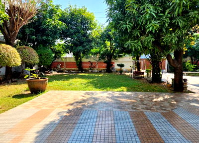 Land for sale Inthrachai Commercial College : Land for sale on Rama 9 Soi 35, direct from owner