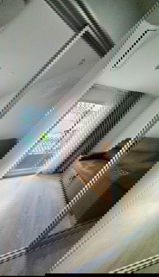 picture code : G19 Elio Del Moss Phaholyothin 34 - 4/7