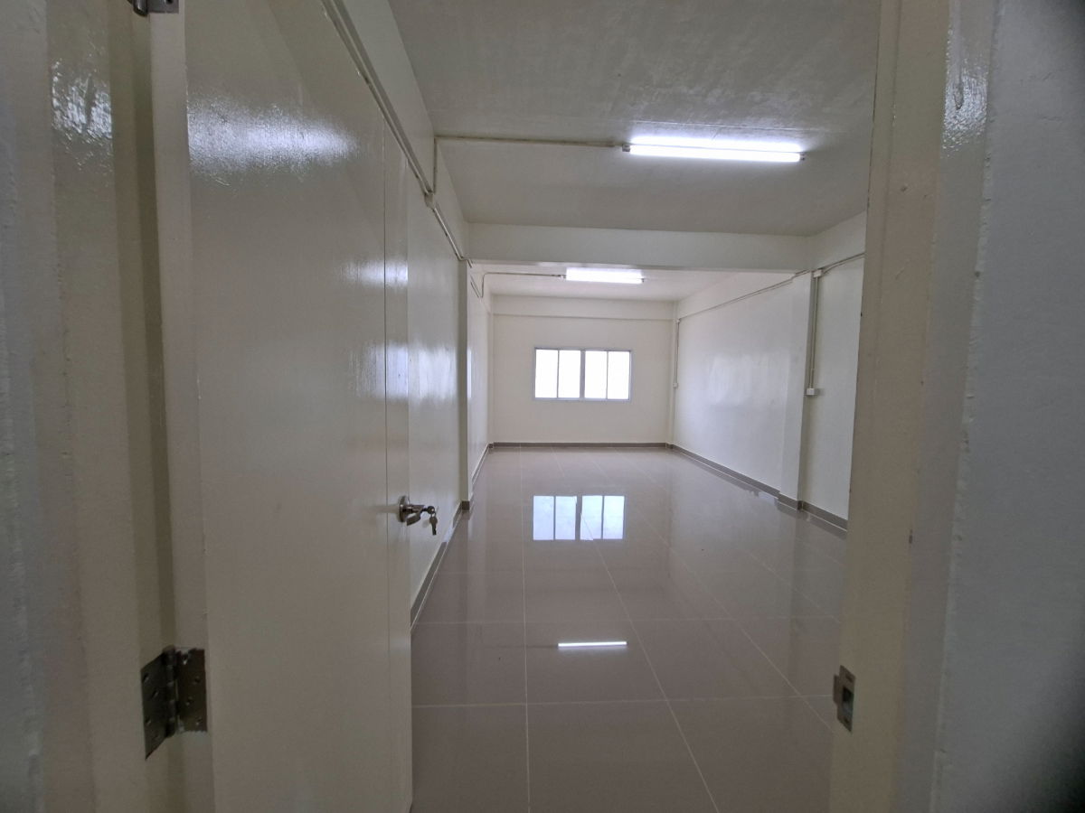 รูป ขาย ตึกเเถว 4 ชั้นครึ่ง 16 ตร.ว. ทำเลเจริญกรุง ซ.เจริญกรุง 107 - รูปที่ 10/20