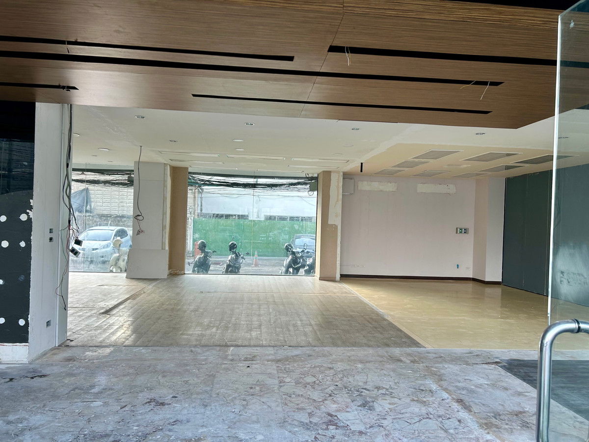 รูป WS6602 🔥 [ทำเลทอง] ให้เช่าพื้นที่ Showroom / Office / Clinic 🔥 ริมถนนรัชดาภิเษก ติด MRT สุทธิสาร  - รูปที่ 3/4