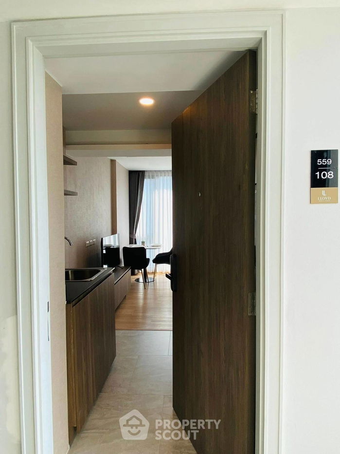 picture 1-BR Condo at Lloyd Soonvijai-Thonglor in Bang Kapi (ID 2607465) - 2/9