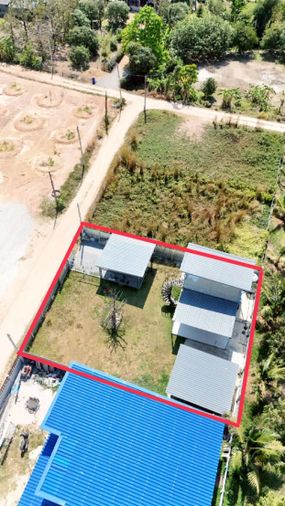 ขายด่วน (มีครอบครัวใหญ่ขึ้น) ขายบ้านพร้อมที่ดิน วิวเขายายดา ใกล้ทะเลหาดแม่รำพึงระยอง