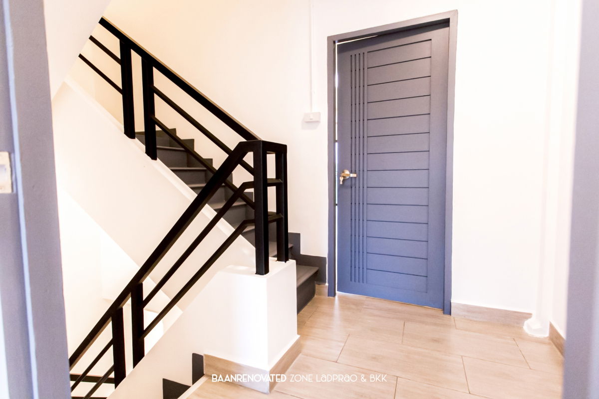 รูป ⭐⭐ ทาวน์โฮม 3 ชั้น เสรีไทย 17 รีโนวทใหม่ยกหลัง สไตล์เก๋ๆ 🏚️🏠 โดดเด่นด้วยสีขาวสวยใสแจ่มๆ💥💥 - รูปที่ 11/28