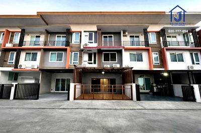 ทาวน์โฮม กรุงเทพมหานคร : ขายทาวน์โฮม 3 ชั้น The Trust เกษตร-นวมินทร์ ซอยนวลจันทร์ 21/2  ใกล้ทางด่วนรามอินทรา-อาจณรงค์