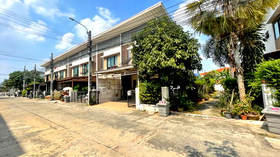 ทาวน์โฮมให้เช่า : ให้เช่า   ทาวน์ เฮ้าส์ โมดิวิลล่า บางบัวทอง  หลังมุม 