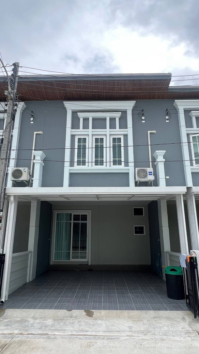 ทาวน์โฮมให้เช่า : ให้เช่า ทาวน์โฮมในโครงการ โกลเด้นทาวน์ - รวมโชค บ้านสวย พร้อมเช้าอยู่ (ID:592HR)