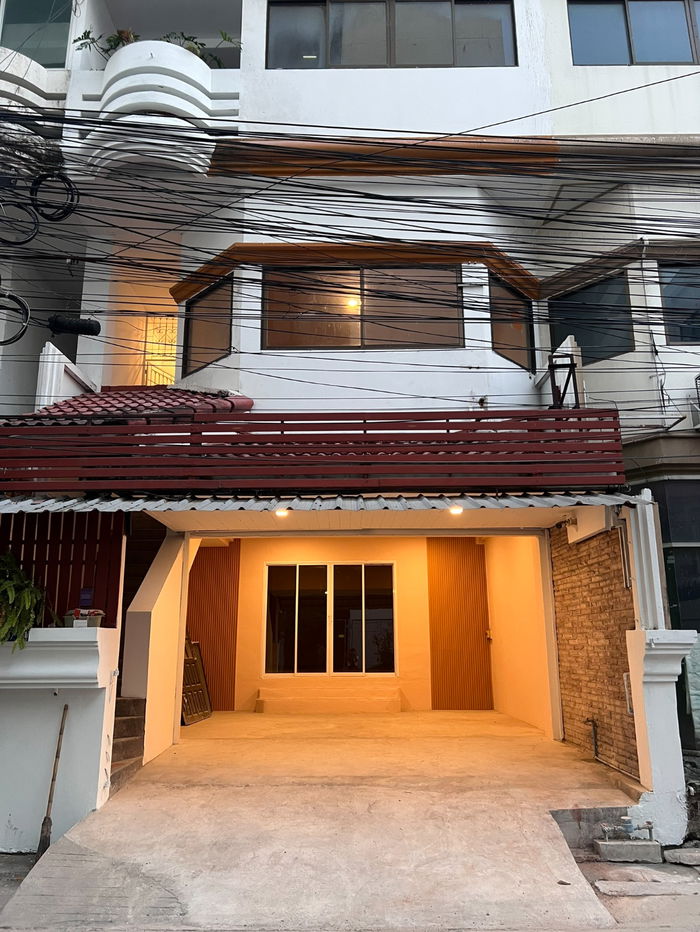 รูป WS6604 🔥 ให้เช่าทาวน์เฮ้าส์ 4.5 ชั้น ทำเลทอง จตุจักร 🔥หลังการบินไทย พิเศษเพียง 45,000 บาท / เดือน - รูปที่ 2/23