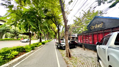 ที่ดินให้เช่า : ให้ห้เช่าที่ดินพร้อมสิ่งปลูกสร้าง ริมถนนประดิษฐ์มนูญธรรม ขนาด 200 ตารางวา แขวงคลองจั่น เขตบางกะปิ กทม.