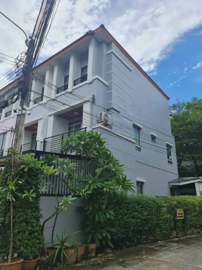 รูป #ให้เช่าทาวน์โฮม 3 ชั้น เฟอร์ครบ พร้อมอยู่  บ้านกลางเมือง The Paris กรุงเทพกรีฑา – รามคำแหง 60  มี 3 ห้องนอน | 3 ห้องน้ำ | - รูปที่ 4/19