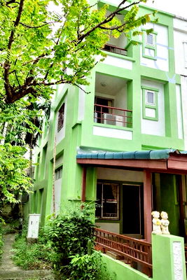 เช่าทาวน์โฮม ถนนลาดพร้าว : ให้เช่า แฮปปี้แลนด์ แกรนด์วิลล์ ลาดพร้าว 101 (Happy Land Grand Ville Ladprao 101) ซอยลาดพร้าว 101 แขวงคลองจั่น เขตบางกะปิ