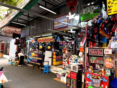 Retail spaces for rent Mangkon Road  : Roadside Space for Rent on Suea Pa Road – Excellent Visibility, Heavy Foot Traffic All Day