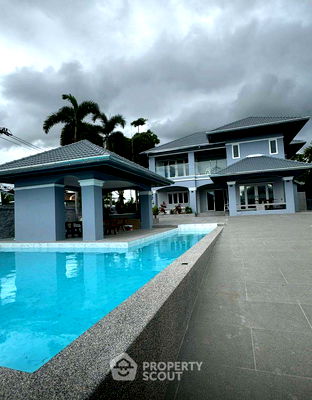 Houses for sale Bang Lamung Chonburi : 5-BR Villa close to East Pattaya (ID 2609141)