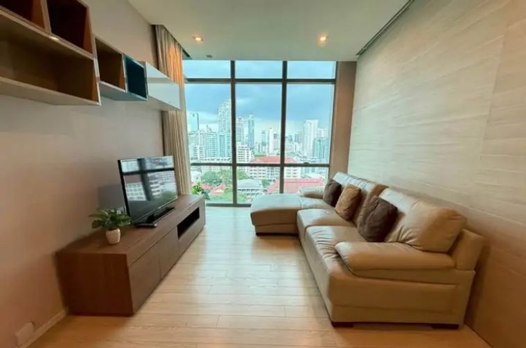 🌟 The Room Sukhumvit 21
Size 55 SQ.M Type 1 Bedroom 1 Bathroom On the 12th Floor 
Rental.35,000 THB