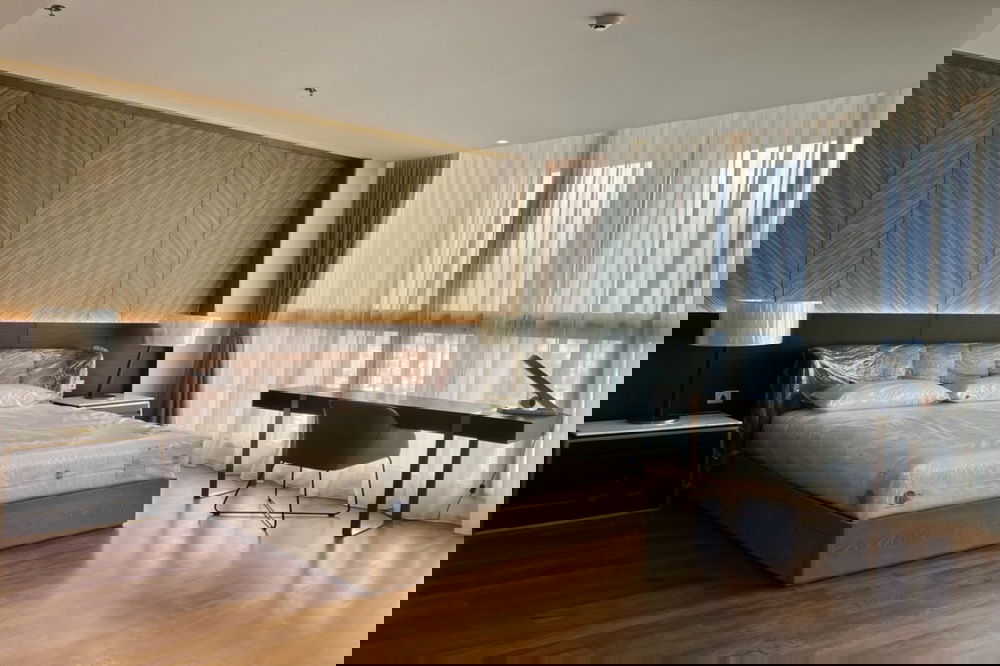 รูป  สำหรับเช่า ! ชั้นสูง49+, วิวเมือง, ลิฟท์ส่วนตัว, ห้องอยู่ทิศใต้!🔥Code C20221209439...Noble Ploenchit, 2 นอน, 3 น้ำ Duplex, แต่งครบ, พร้อมเข้าอยู่ 📣 - รูปที่ 12/17