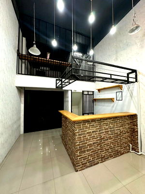 Shophouses for rent Bangkok : For rent, lease, commercial building, Ratchada-Ladprao area, Sriwara Mansion 2, affordable price. Interested? Line: @951qfbfi