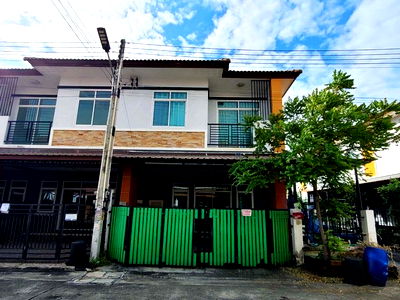Townhouses for sale Chonburi : FOR SALE  TOWNHOUSE PROPERTY  2500000 BAHT.