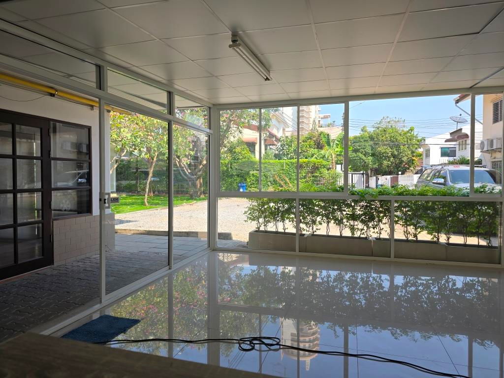 รูป บ้านเดี่ยว สำหรับออฟฟิส ที่ดินกว่า 200 ตรว. 4 ห้อง กว่า 300 ตรม. ประมาณ 1-2 กม. จาก BTS Major Ratchyothin - รูปที่ 23/102