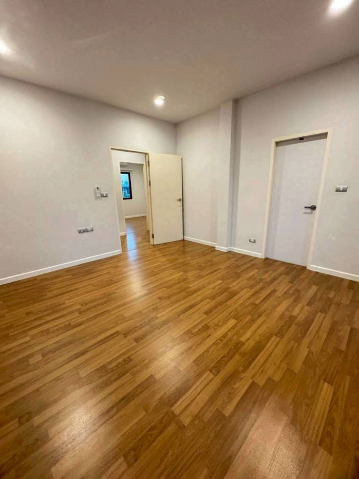 รูป 🐶🐕ปล่อยเช่าบ้านอนาบูกิ ธนาฮาบิแทตสะพานมหาเจษฎาบดินทร์3ห้องนอน3 ห้องน้ำ2ที่จอดรถ 🚗บ้านน่าอยู่ ฟีลบ้านเดี่ยวพื้นที่เยอะ เลี้ยงสัตว์ได้🐶🐕 - รูปที่ 8/10