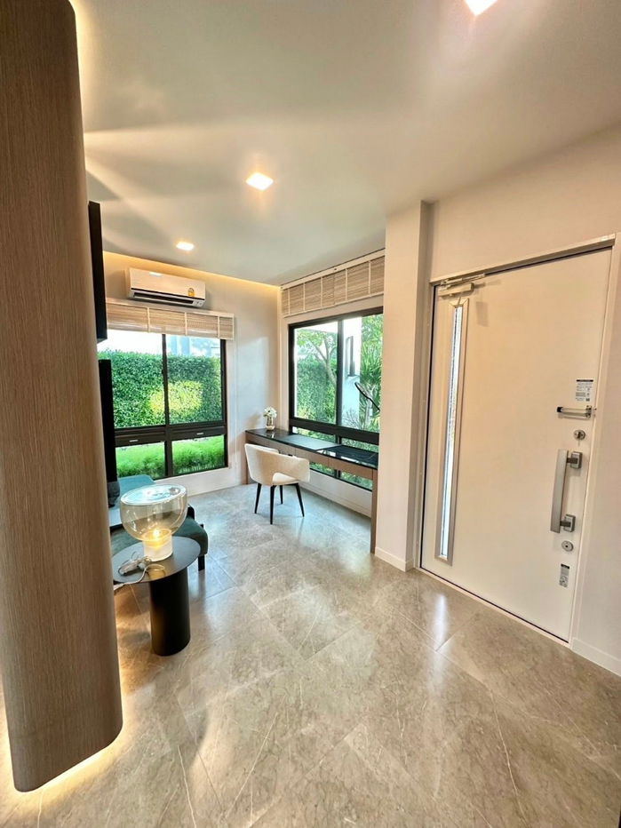 รูป 🏡 ให้เช่าบ้านเดี่ยวหรู หมู่บ้านมัณฑนา กม.15 | บ้านแบบ Premier ติดสโมสร ทำเลดีที่สุดในโครงการ Fully Furnished หิ้วกระเป๋าเข้าอยู่ได้เลย - รูปที่ 10/18