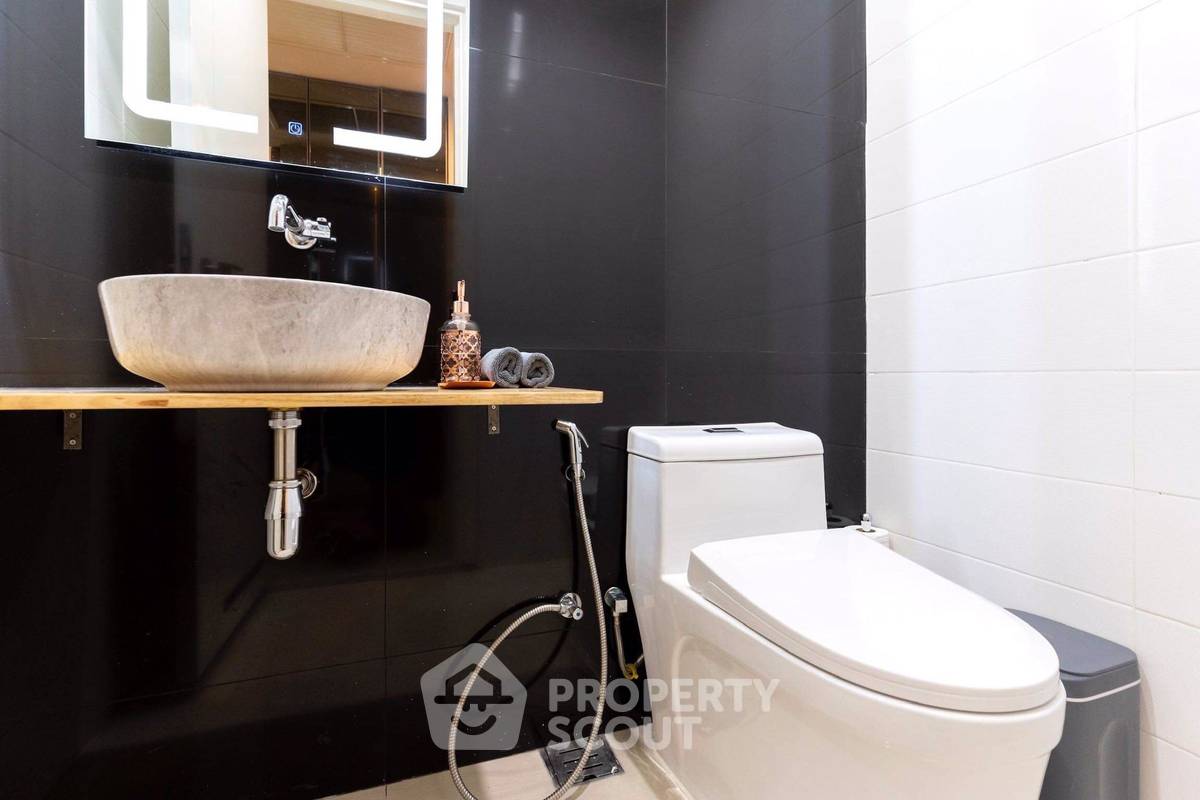 รูป คอนโด 2-ห้องนอน ที่ เดอะ รูม สุขุมวิท 21 ใกล้ MRT สุขุมวิท (ID 2608887) - รูปที่ 8/17