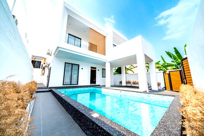 บ้านเดี่ยว ชลบุรี : Pool View Villa for sale in Central Pattaya