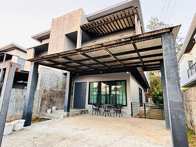 ขาย ทาวน์โฮม โมเดิร์นลอฟ อยู่ใกล้มีโชคพลาซ่า บ้านแฝด หมู่บ้านล้านนาวิลล์ , ตำบลสันผีเสื้อ อำเภอเมือง เชียงใหม่