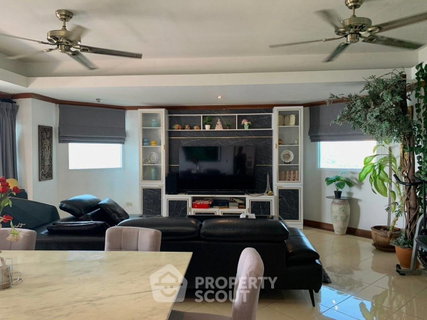3-BR Condo at Grand View Condo close to Baan Amphur (ID 998412)