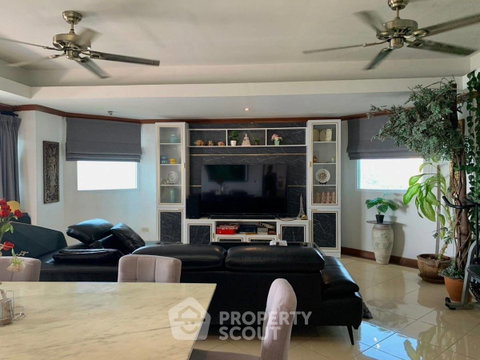 3-BR Condo at Grand View Condo close to Baan Amphur (ID 998412)