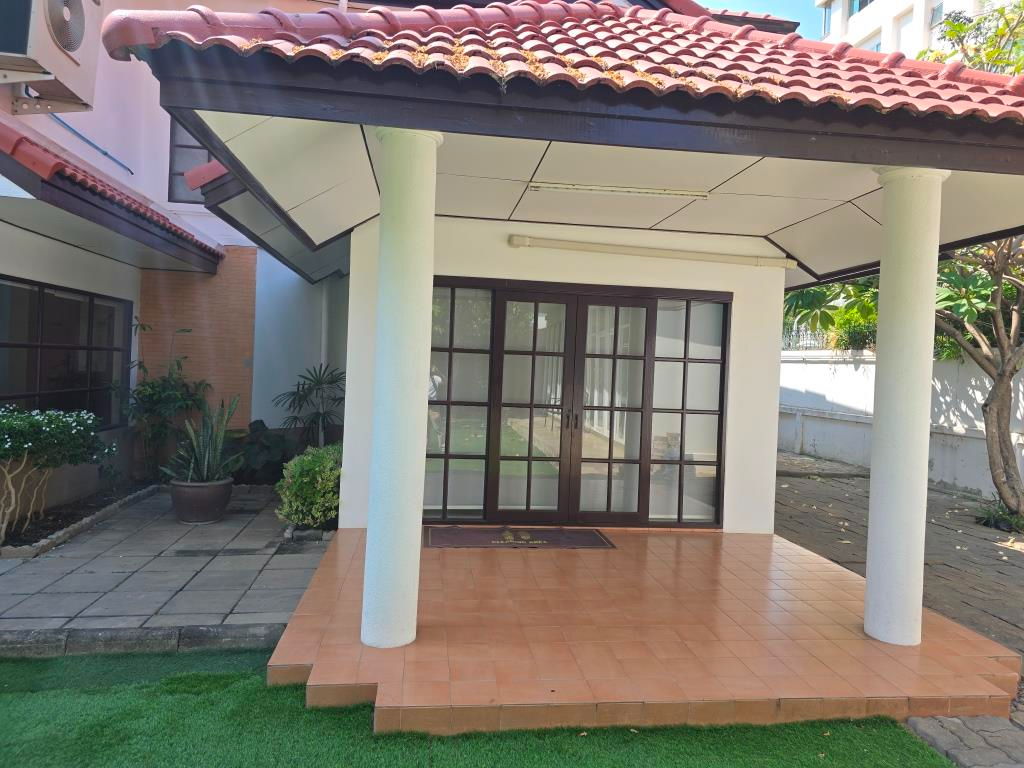 รูป บ้านเดี่ยว สำหรับออฟฟิส ที่ดินกว่า 200 ตรว. 4 ห้อง กว่า 300 ตรม. ประมาณ 1-2 กม. จาก BTS Major Ratchyothin - รูปที่ 6/102