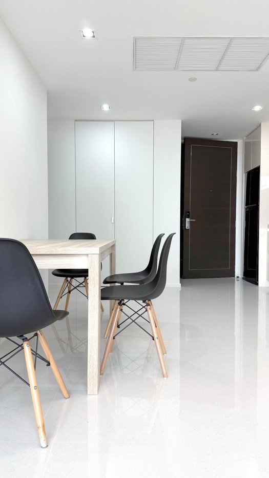 รูป ห้องสวย สภาพดี ใกล้บีทีเอส "The Bangkok Sathorn" 1 Bedroom 1 Bathroom 61 Sq.m 45,000 Baht/Month - รูปที่ 3/7